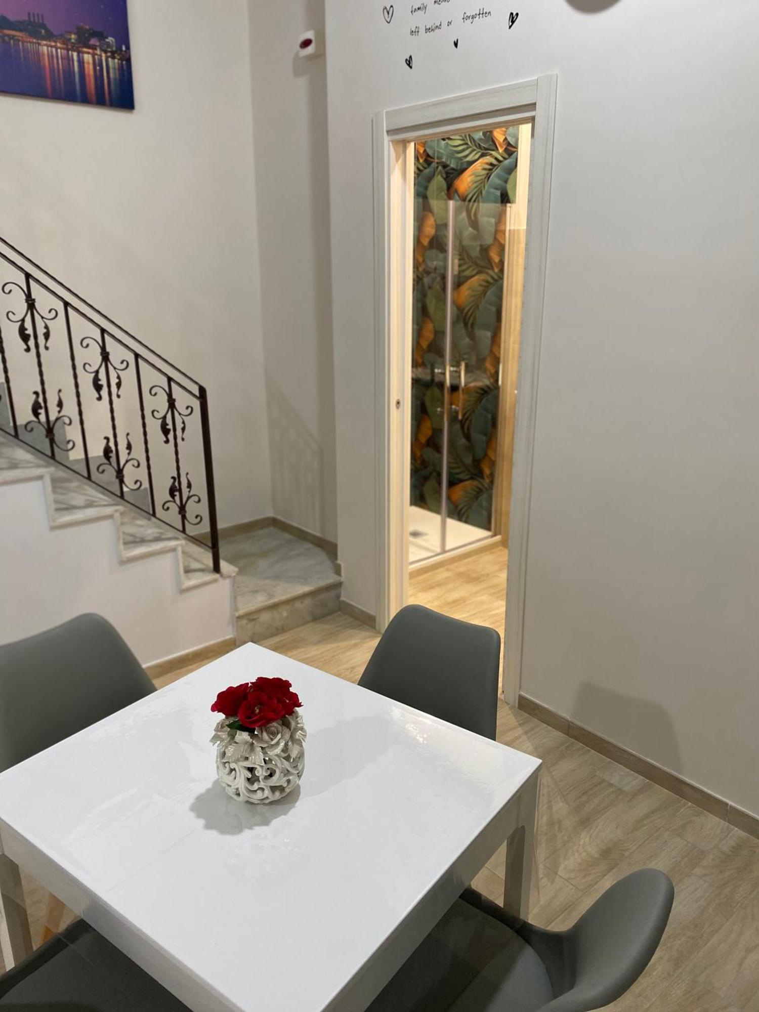 La Petite Maison Napoli Esterno foto