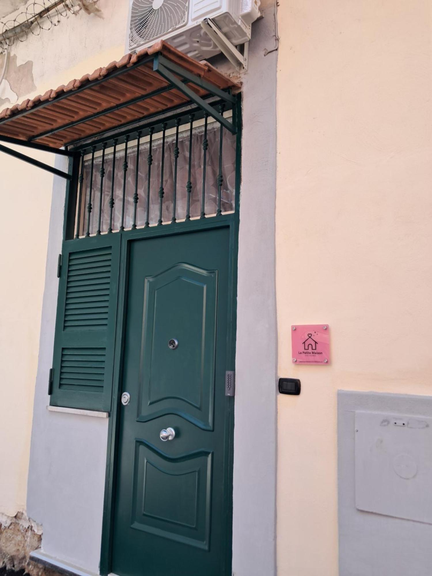 La Petite Maison Napoli Esterno foto